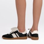 Kolorowe sneakersy Czarne – Veylisse, widok od tyłu, lewy but odchylony
