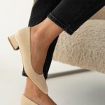 Czółenka na wysokim słupku Beżowe – Estavia 3