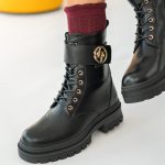 Sznurowane botki workery z ozdobnym logo Czarne – Orynelle 3