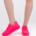 Sneakersy jednokolorowe Różowe – Myrella, widok z przodu, prawy but podniesiony
