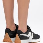 Sneakersy retro Czarne – Halivra, widok od tyłu