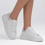 Sneakersy standardowe Białe – Aurielle, widok z boku
