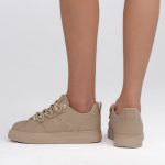 Sneakersy z grubymi sznurówkami Beżowe – Trivanna, widok z tyłu, lewy but odchylony w bok