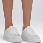 Sneakersy z grubymi sznurówkami Białe – Trivanna, widok z przodu