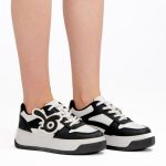 Sneakersy z ozdobną aplikacją Czarne – Palirra, widok z przodu