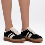 Sneakersy z zamszową cholewką Czarne – Solistra, widok z boku