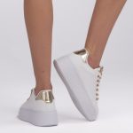 Sneakersy ze zdobionymi sznurówkami Białe – Quinara, widok od tyłu, prawy but podniesiony