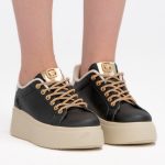 Sneakersy ze zdobionymi sznurówkami Czarne – Quinara, widok z przodu
