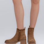 Zamszowe sztyblety na klockowym obcasie Fango – Veralis, widok z przodu