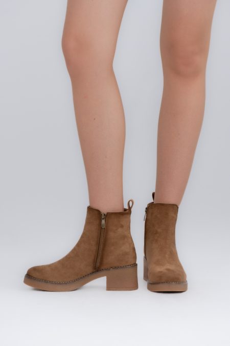 Zamszowe sztyblety na klockowym obcasie Fango – Veralis, widok z przodu