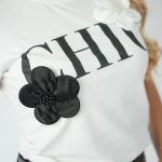 T-shirt damski Chic z kwiatami – Chivora 4