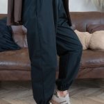 Spodnie materiałowe szerokie ze ściagaczami Czarny – Flowenne 4