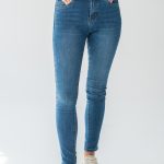 Jeansy damskie slim fit z paskiem – Slimora 1