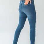 Jeansy damskie slim fit z paskiem – Slimora 4