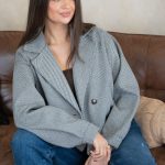 Krótki płaszcz z dwurzędowymi kieszeniami Grafitowy – Boutirra 1