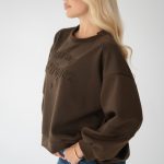 Bluza z napisem St. Tropez Czekoladowy – Melirra 3