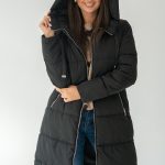 Długa kurtka pikowana damska z kapturem Czarny – Zerivane 2