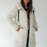 Długa kurtka pikowana damska z kapturem Biały – Zerivane 1
