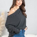 Bluzka dekolt woda w paski Czarny – Lyvarra 5