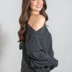 Bluzka dekolt woda w paski Czarny – Lyvarra 4
