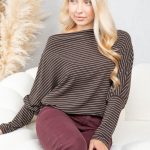 Bluzka dekolt woda w paski Czekoladowy – Lyvarra 6