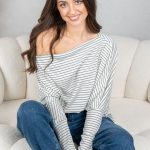 Bluzka dekolt woda w paski Biały – Lyvarra 4