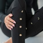 Spodnie materiałowe z ozdobnymi guzikami Czarny – Calirenne 4