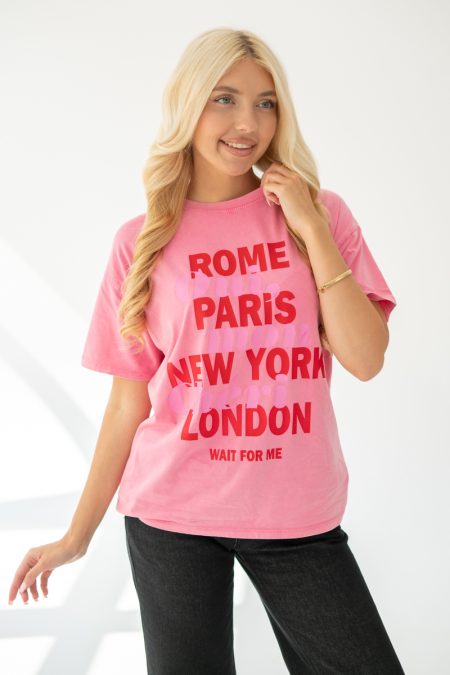 T-shirt damski z nadrukiem miast Różowy – Romivra 1