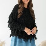 Sweter z frędzlami boho Czarny – Solyssa 1