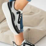 Sneakersy zamszowe na platformie Czarne – Riseora 1