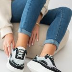 Sneakersy zamszowe na platformie Czarne – Riseora 3