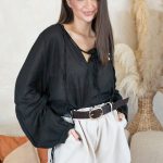 Koszula damska z wiązaniem i broszką Czarny – Brochelle 3