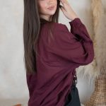 Koszula damska z wiązaniem i broszką Bordowy – Brochelle 4