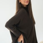 Sweter nietoperz oversize Czekoladowy – Loravie 3