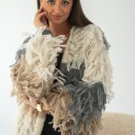 Kolorowy kardigan z frędzlami Szary – Clarynne 1