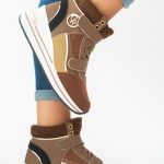 Sneakersy na rzepy z futrem wewnątrz Czekoladowe – Zenyra
