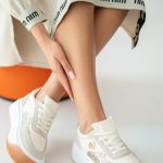 Sneakersy z ozdobami na wysokiej platformie Beżowe – Emoria 1