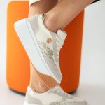 Sneakersy z ozdobami na wysokiej platformie Beżowe – Emoria 2