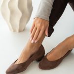 Klasyczne baleriny damskie zamszowe Czekoladowe – Caliora 2