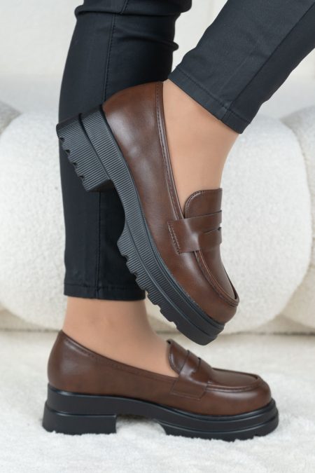 Klasyczne loafersy Czekoladowe – Favynne 1