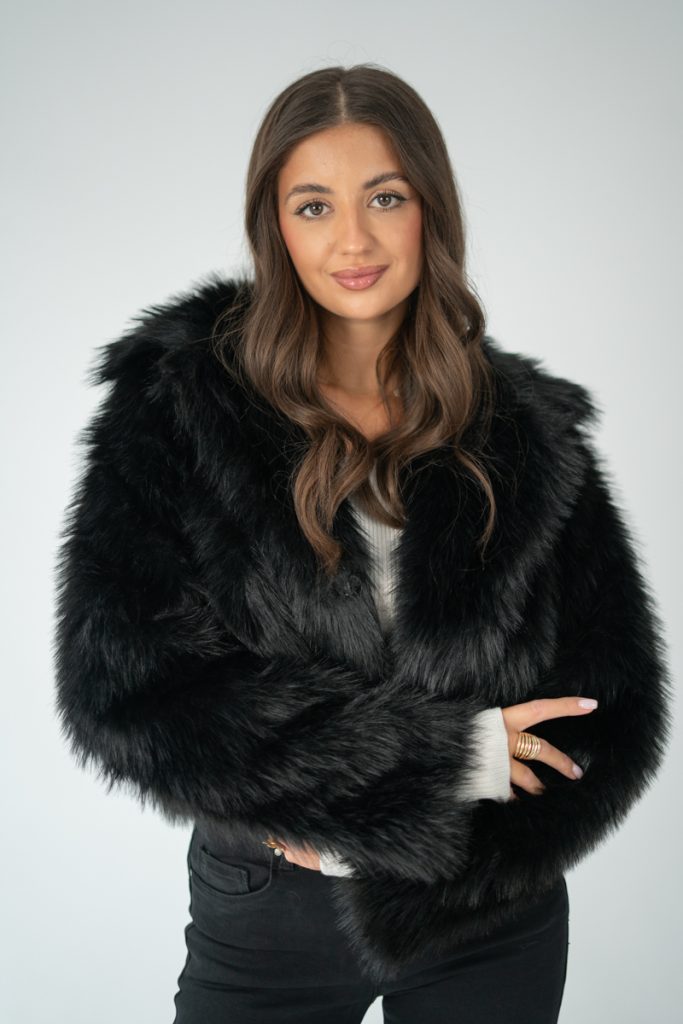 Krótka kurtka futerko Czarny – Pluvia 4