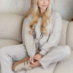 Dwuczęściowy komplet dresowy z kapturem Beżowy – Chebryssa 1