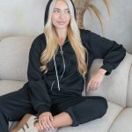 Dwuczęściowy komplet dresowy z kapturem Czarny – Chebryssa 1