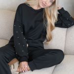 Komplet z bluzą zdobioną perełkami i spodniami Czarny – Pearlyss 1