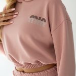 Komplet damski mini hoodie i jogger Pudrowy – Minvessa 4