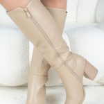Stylowe kozaki na słupku z dopasowaną cholewką Beżowe – Elvarine 3