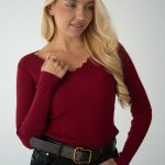 Sweter z dekoltem w serek Bordowy – Serenyae 2