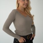 Sweter z dekoltem w serek Fango – Serenyae 3