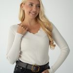 Sweter z dekoltem w serek Beżowy – Serenyae 2