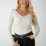 Sweter z dekoltem w serek Beżowy – Serenyae 1